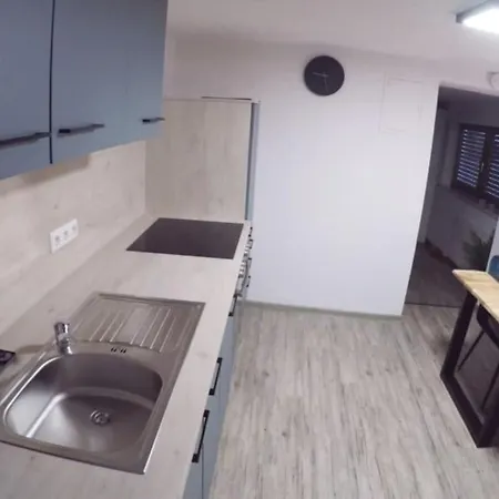Appartement Kleine Mit Separatem Eingang *